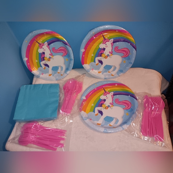 NWOT Birthday Express Fairy Tale Unicorn Birthday Party Kit for 24 Guests - Picture 7 of 10